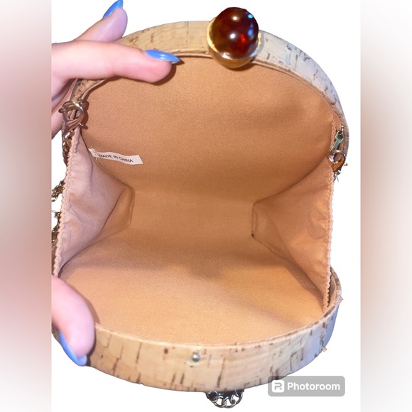 Round Cork Circle Purse or Clutch with Gold Flecks and Beautiful Amber Closure - Picture 3 of 4